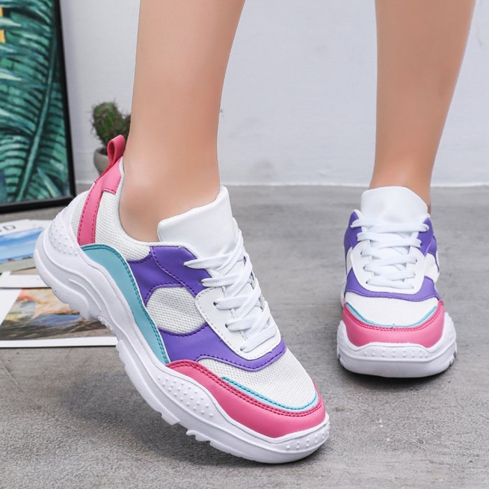 Белые кроссовки женские