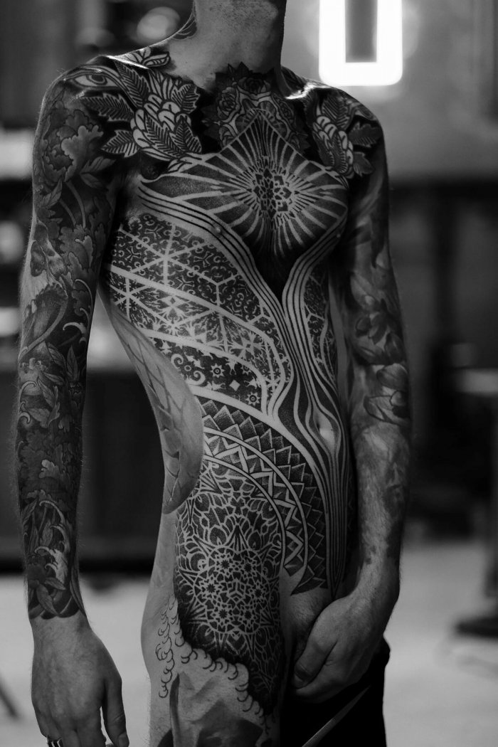 Тату блэкворк на спине мужские