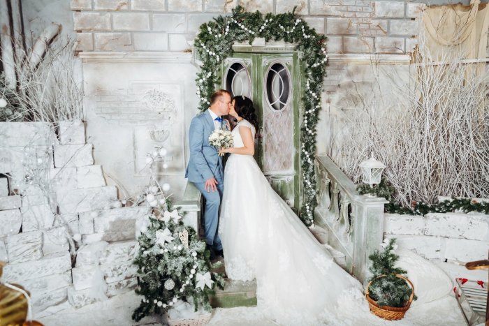 Фотозона на свадьбу зимой