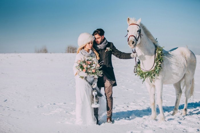 Свадьба зимой на лошадях