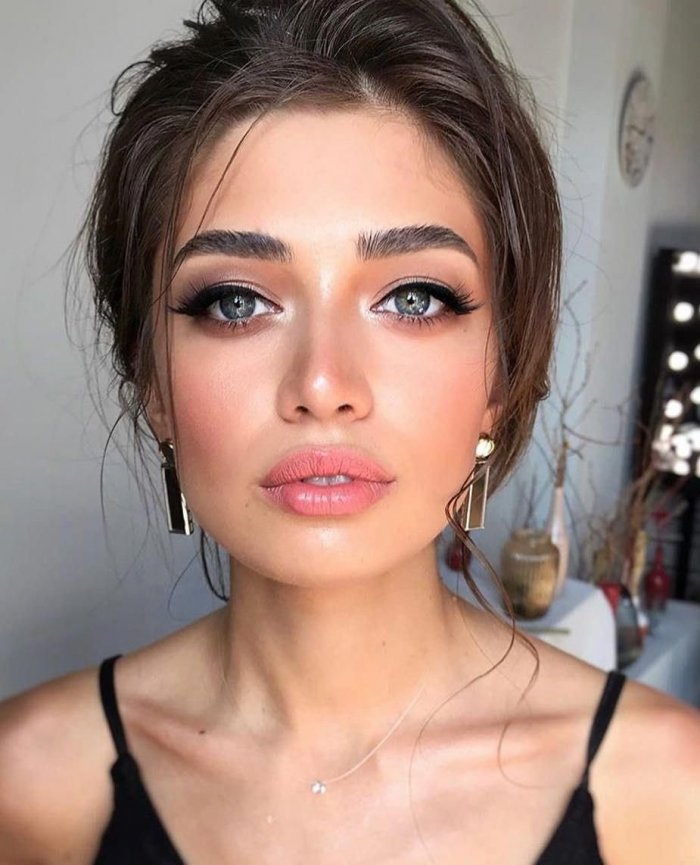 Красивый макияж для карих глаз