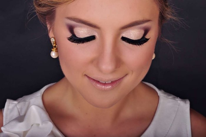 Макияж с яркими губами