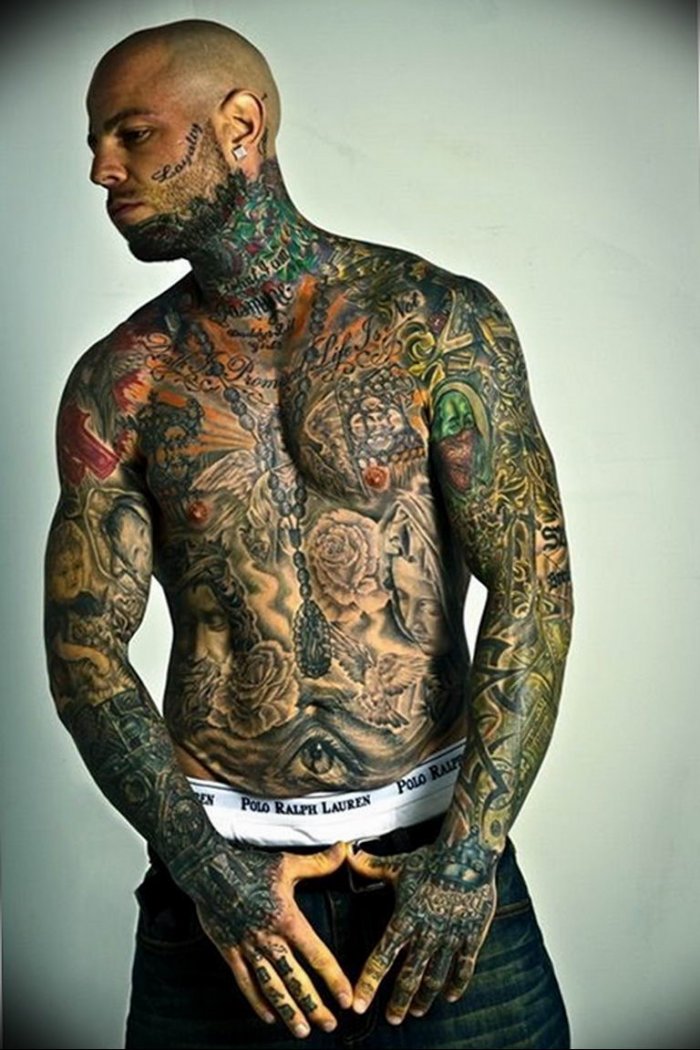 Татуированный мужик