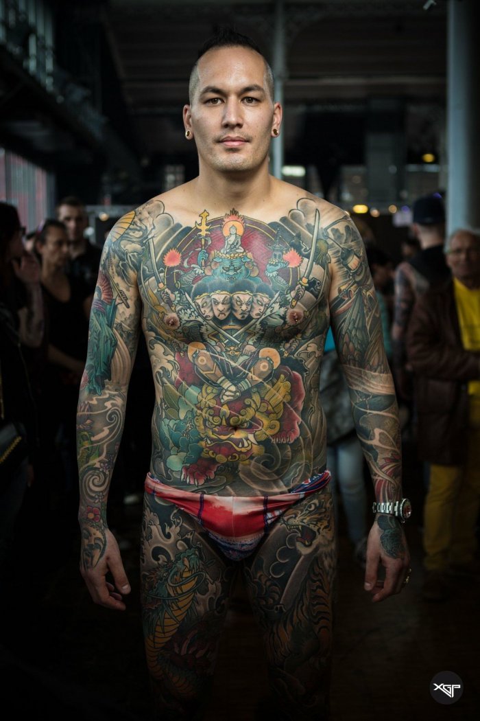 Чб тату на теле