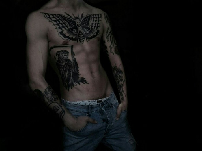 Красивые тату для мужчин на груди