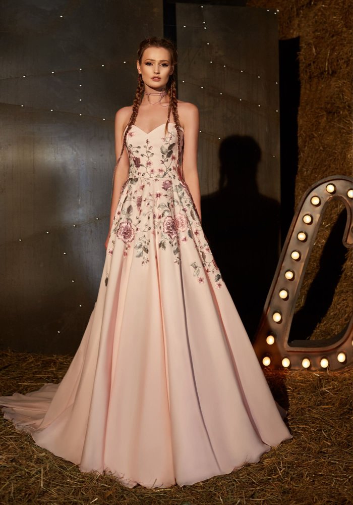 Шикарное вечернее платье с открытой спиной