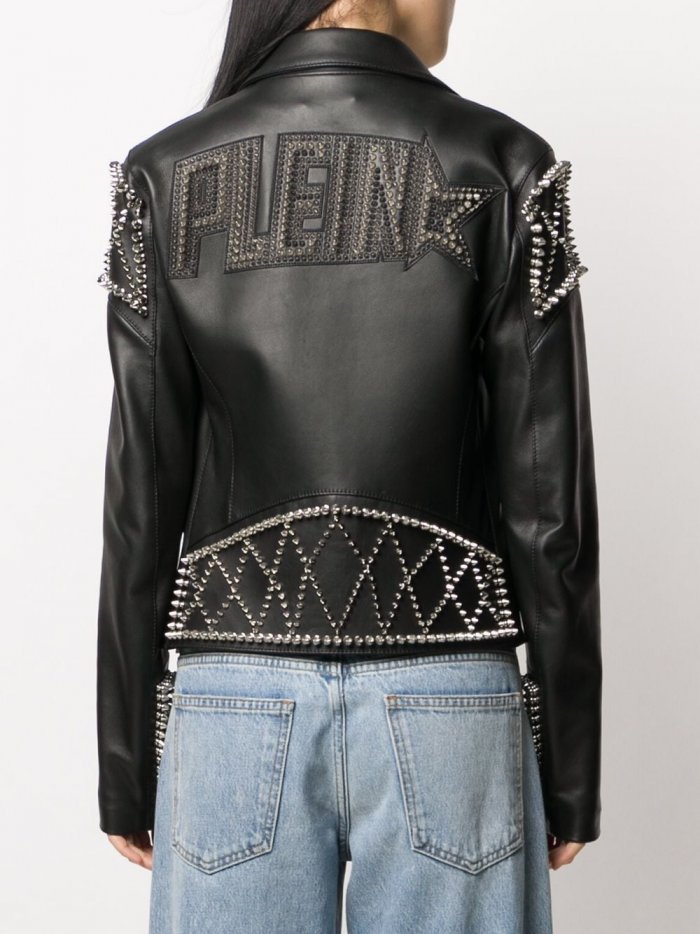 Кожаная куртка с металлическими дырками