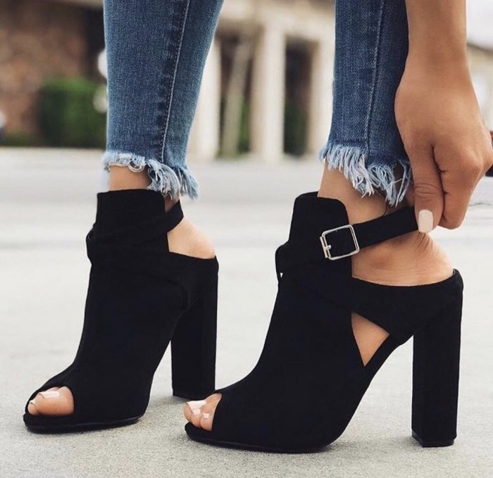 Женская стильная обувь на каблуке