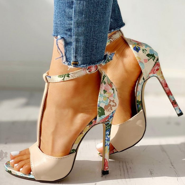 Туфли на очень высоком каблуке