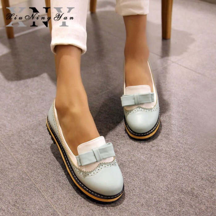 Модные женские туфли без каблука