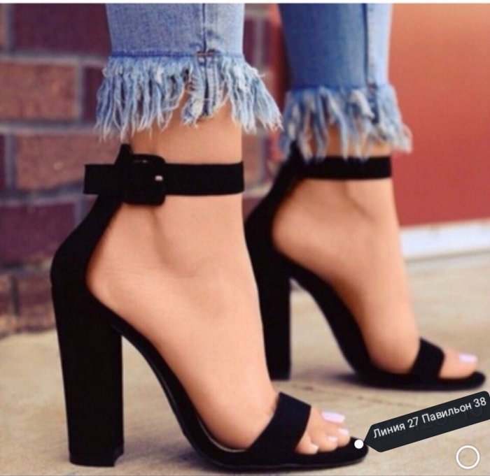 Модные босоножки на каблуке