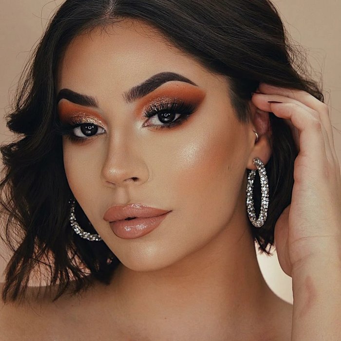 Новогодний макияж для брюнеток