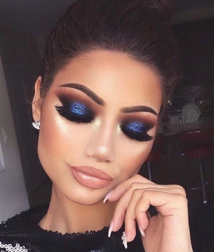 Темно синий макияж