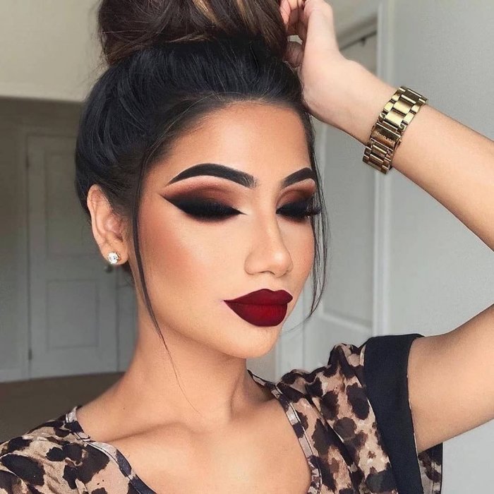 Темный макияж