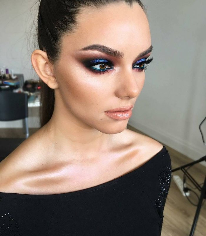 Новогодний макияж 2021 для карих глаз