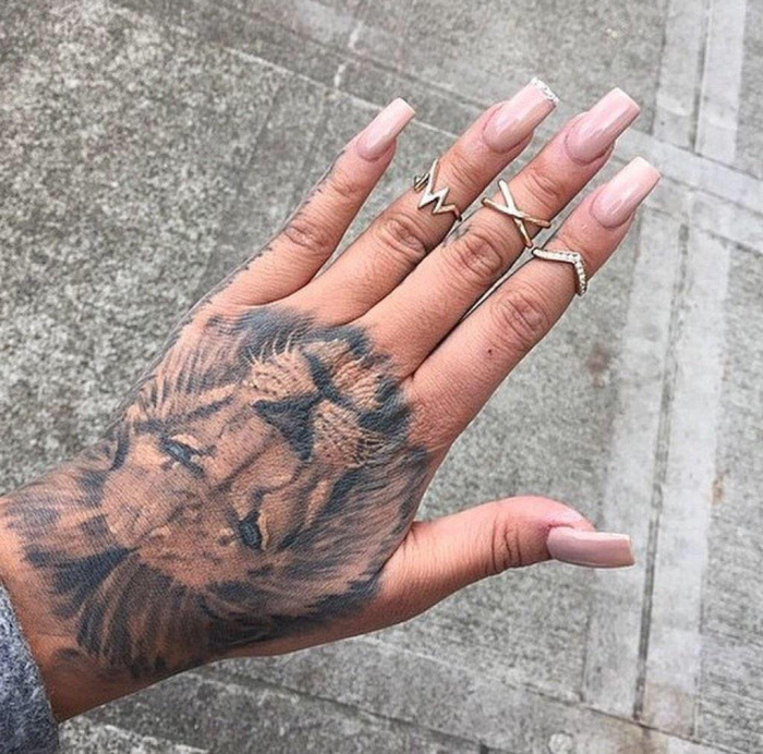 Лёгкое тату на кисти руки женские