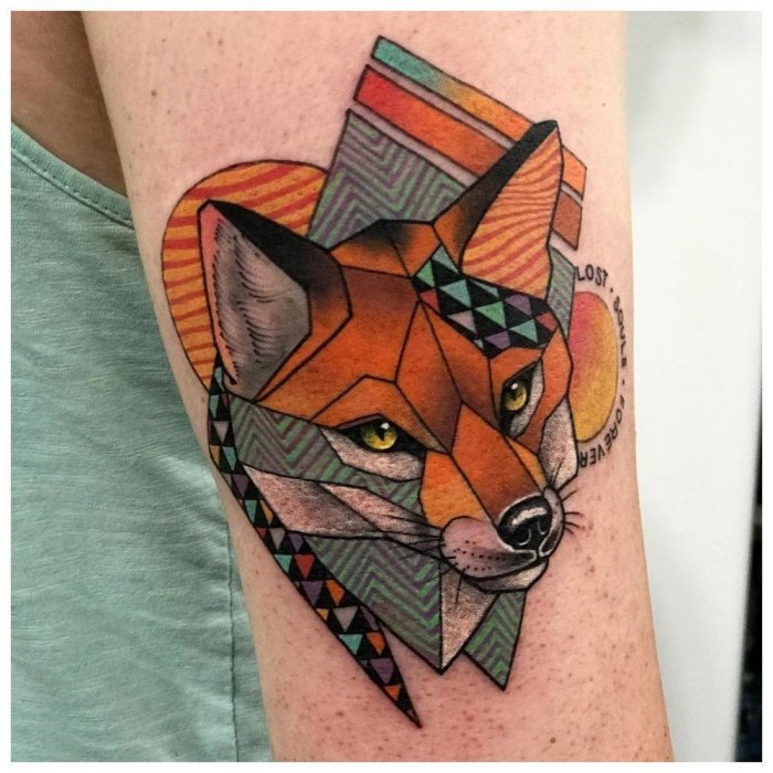 Тату лиса с лисенком