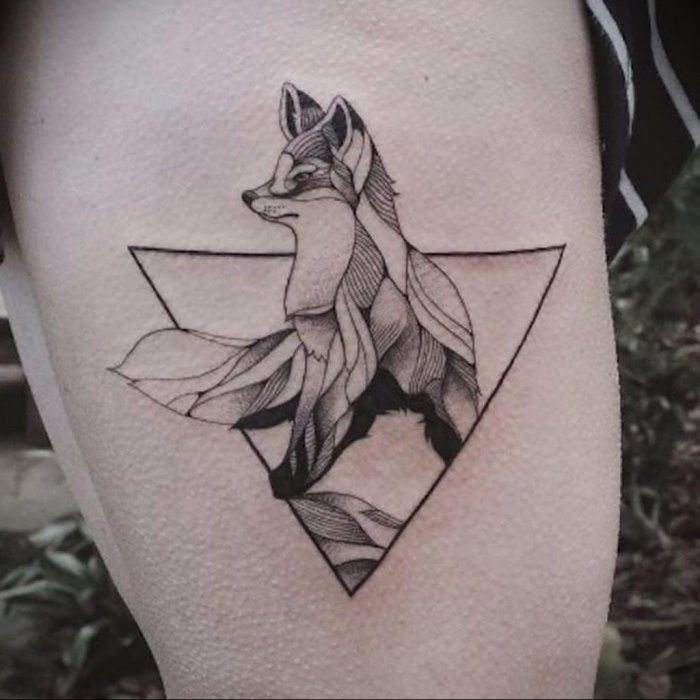 Тату лисы геометрический