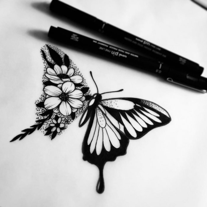 Тату бабочка чб