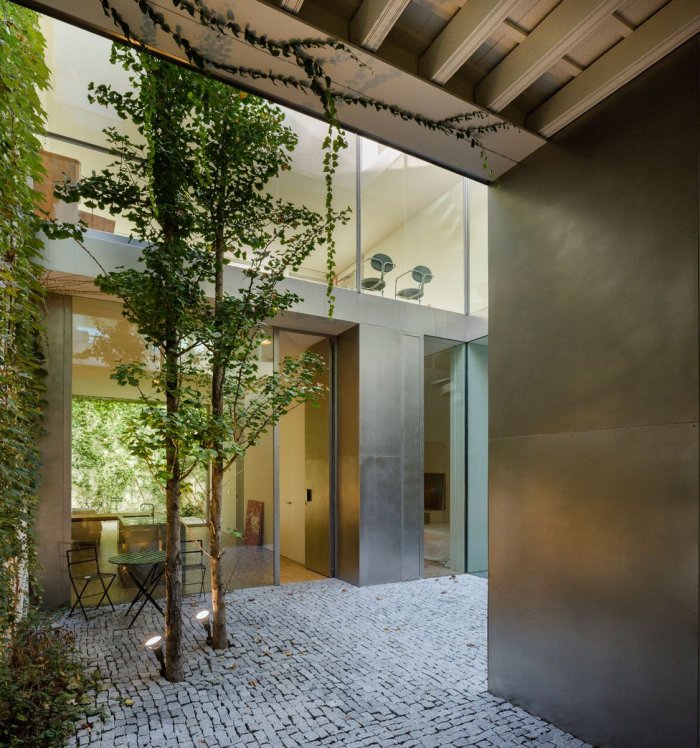 Двухэтажные дома с атриумом