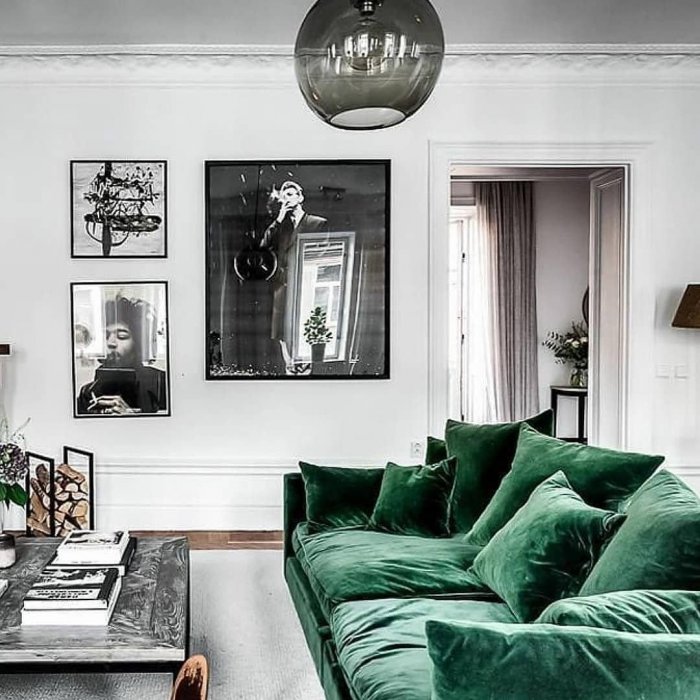 Гостиная в серо изумрудных тонах