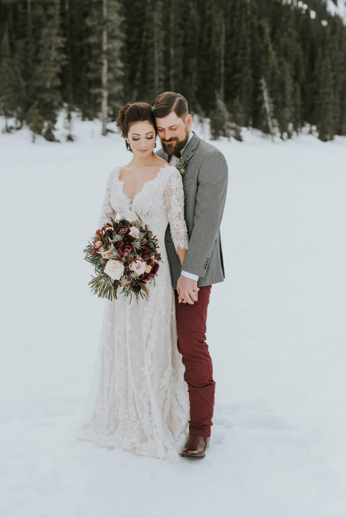 Зимний свадебный наряд невесты