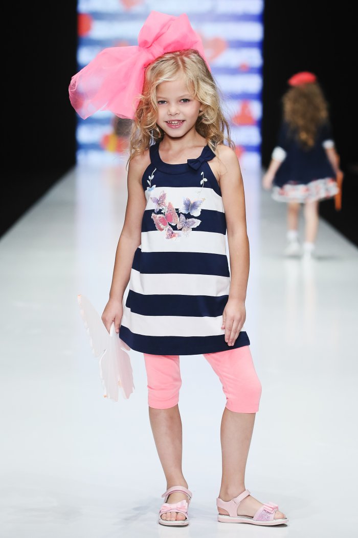 Детский показ мод