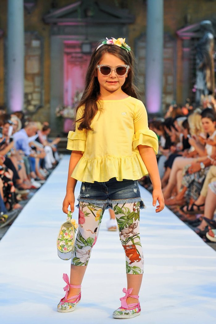 Модная одежда для девочек