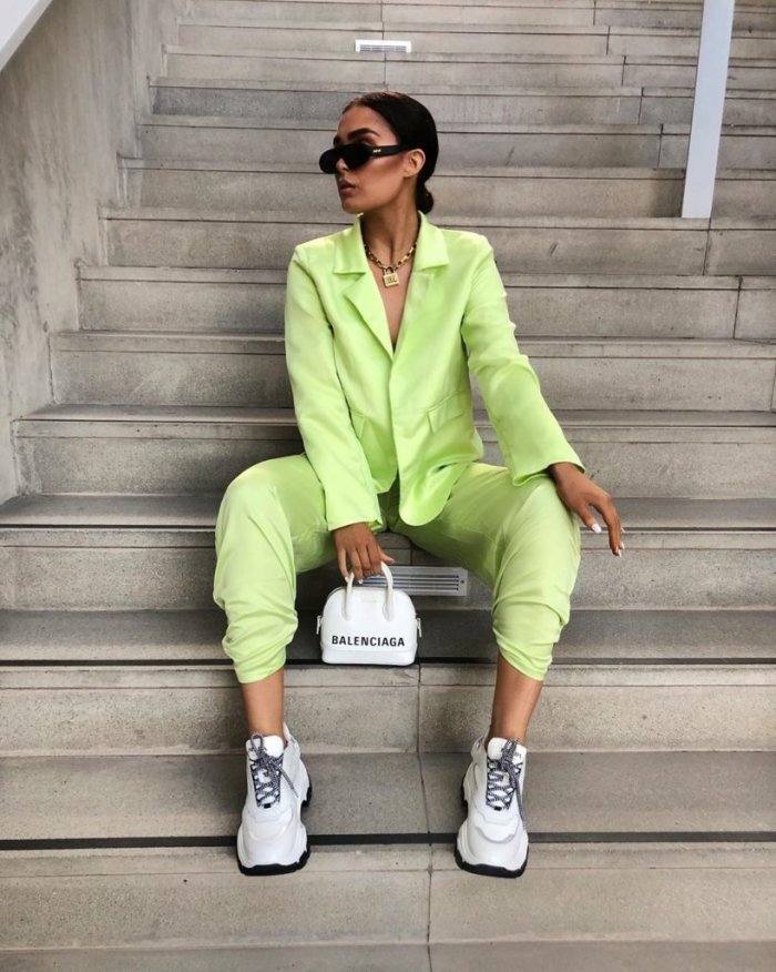 Camila Coelho в шортах