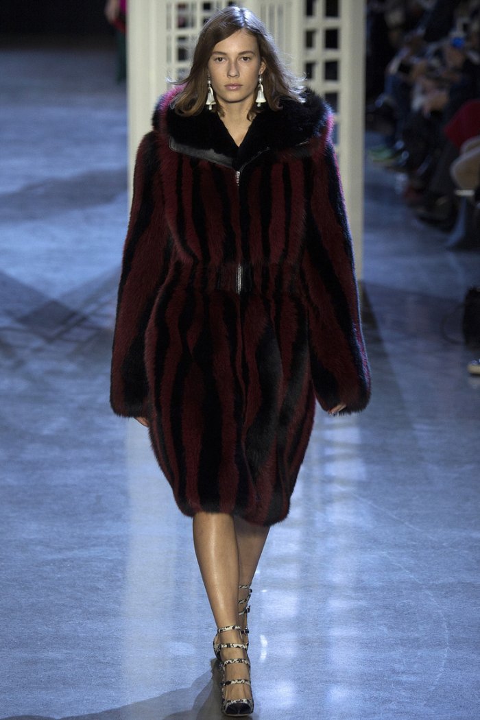 Стелла Маккартни показ осень зима 2021