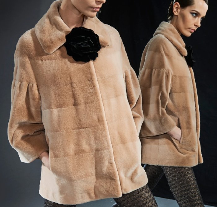 Шуба 2020 с кедами образ