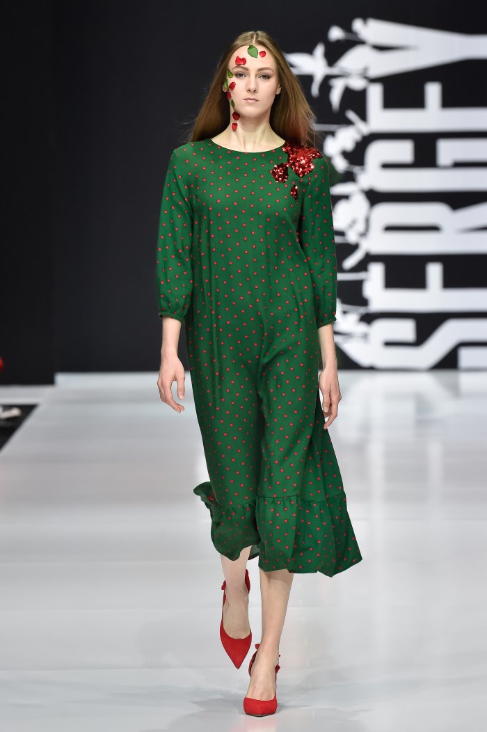 Платье футболка подиум