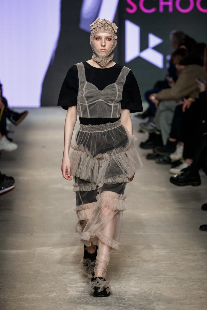 Найти фото в коллекции