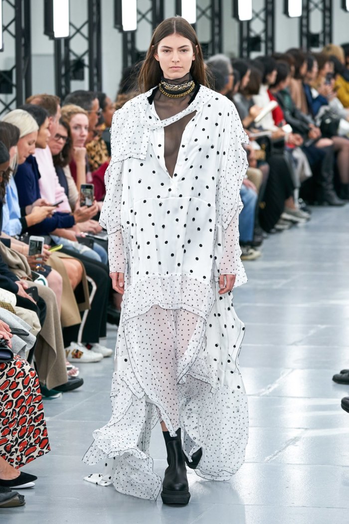 Sacai 2021 показ