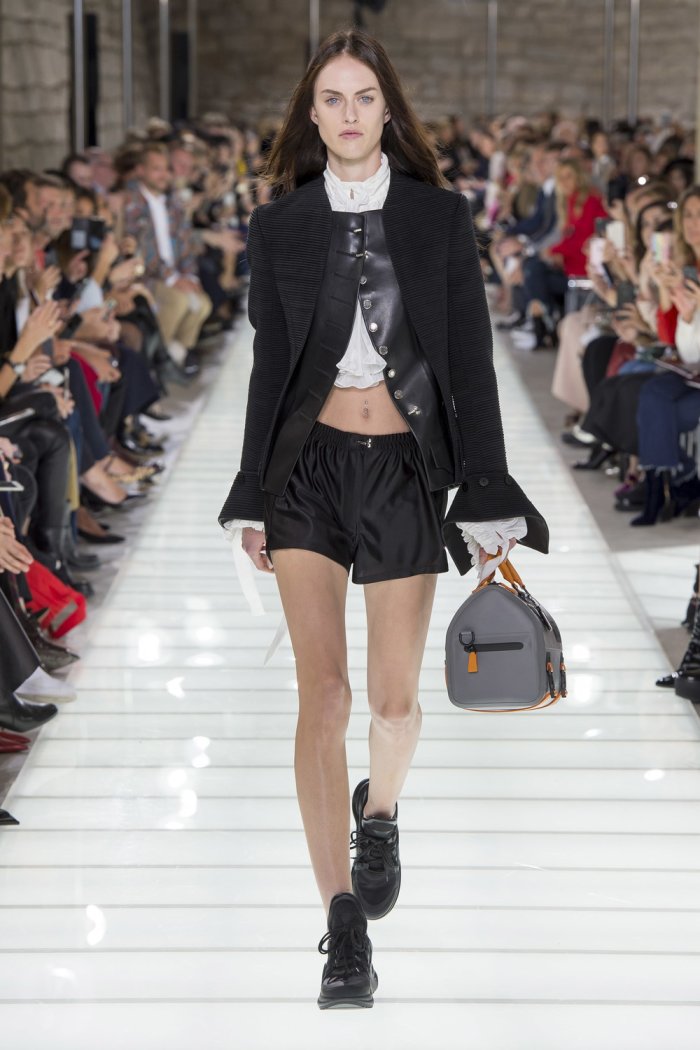 Показ Луи Виттон Весна лето 2020