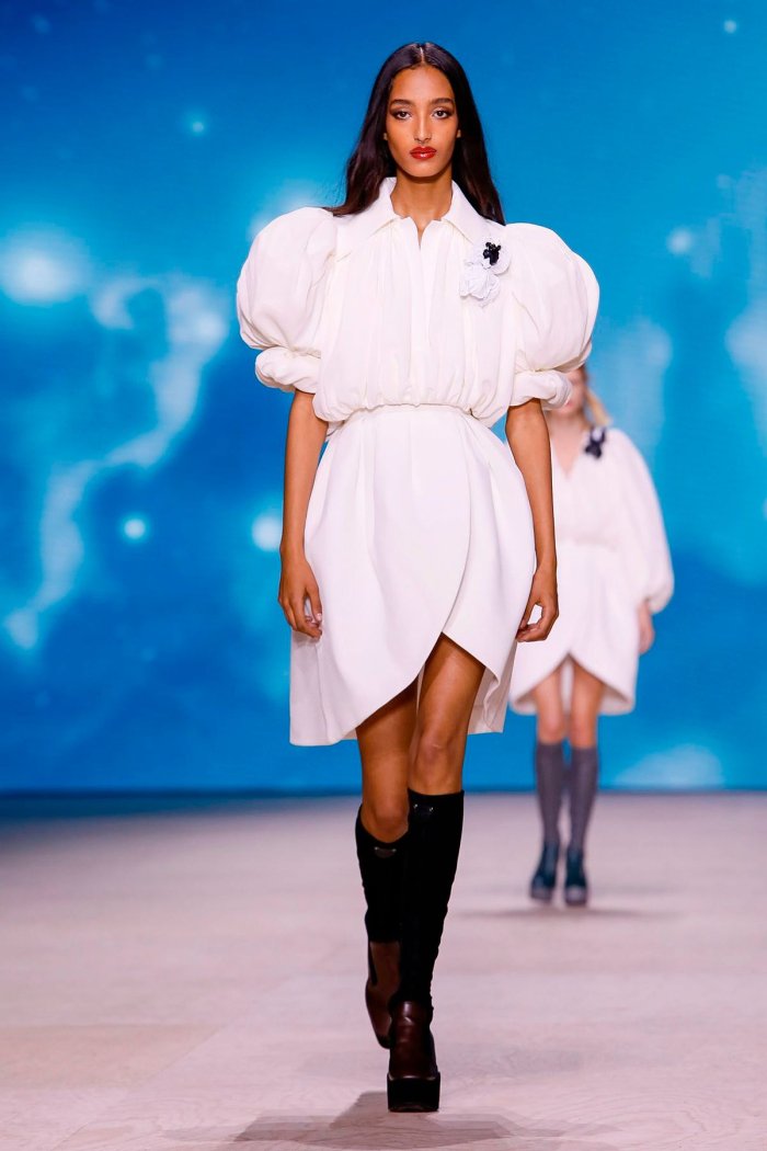 Показ Луи Виттон Весна лето 2020