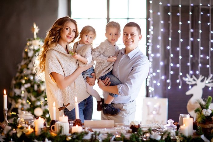 Новогодняя фотосессия 2020 семейная