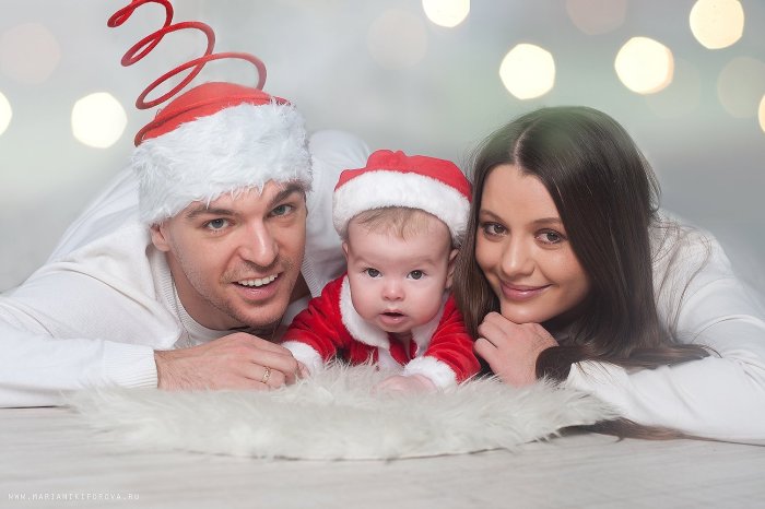 Новогодняя фотосессия семейная с грудным ребенком