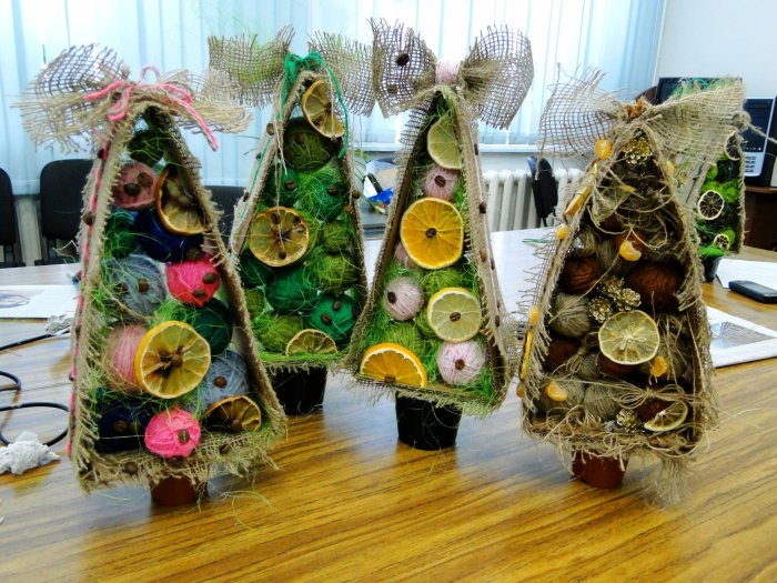 Елка из экологических материалов