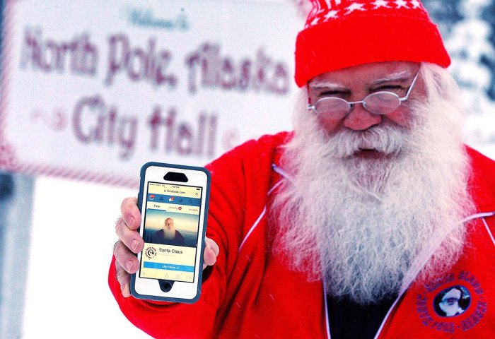 Санта звонит по телефону