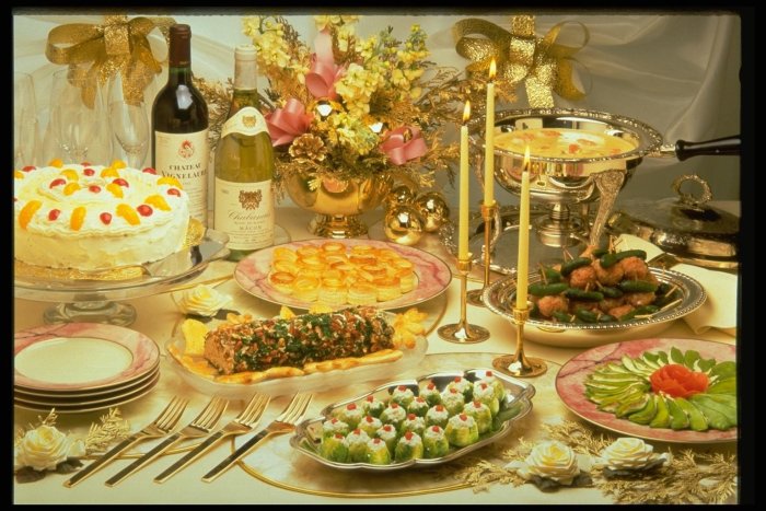 Новогодний и праздничный стол