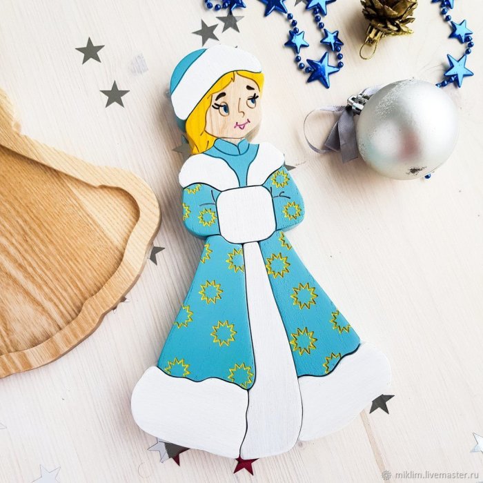 Снегурочка из картона