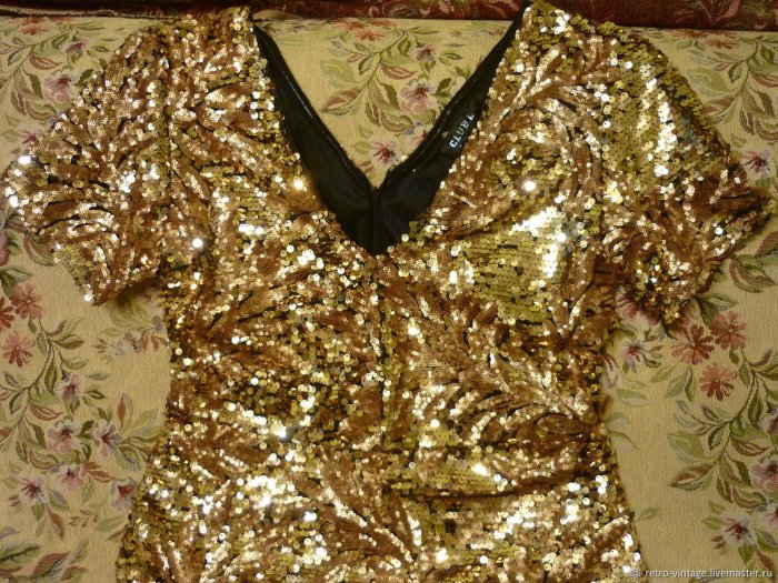 Блестящее платье