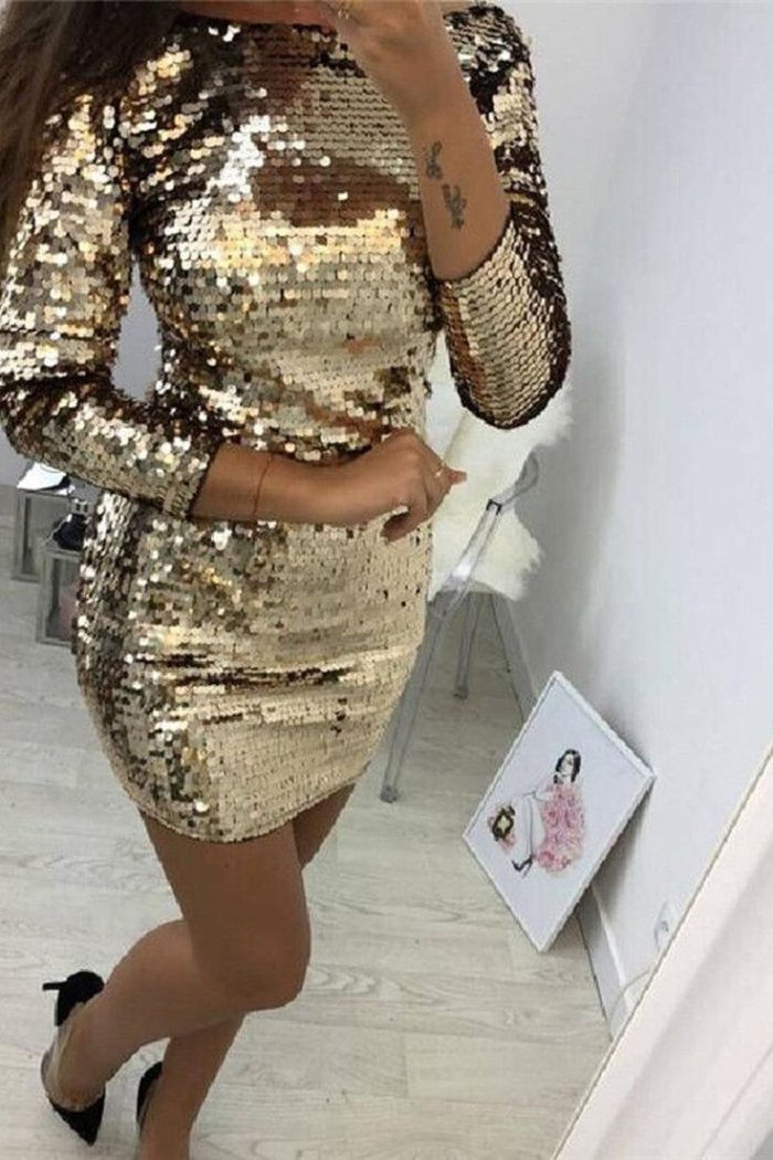 Золотое платье с открытыми плечами