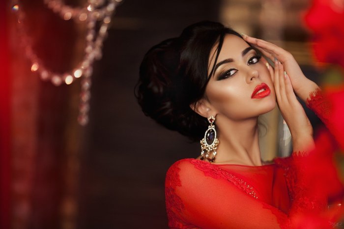 Красное платье на новый год 2020