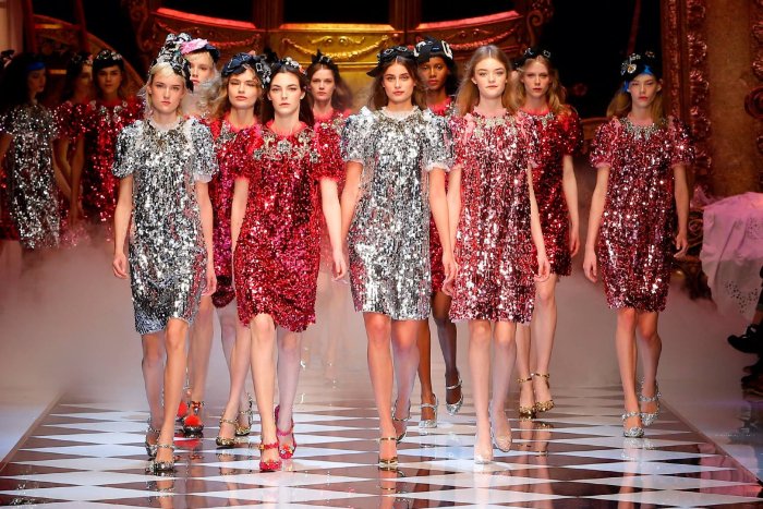 Модная женская одежда баннер