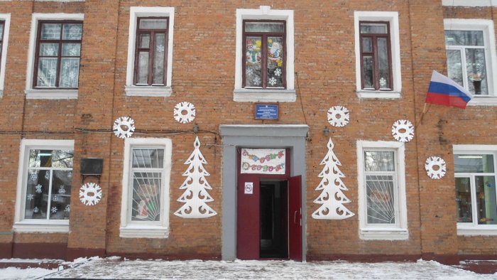 Украсить фасад школы