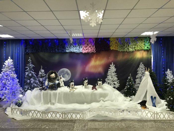 Украшение холла к новому году