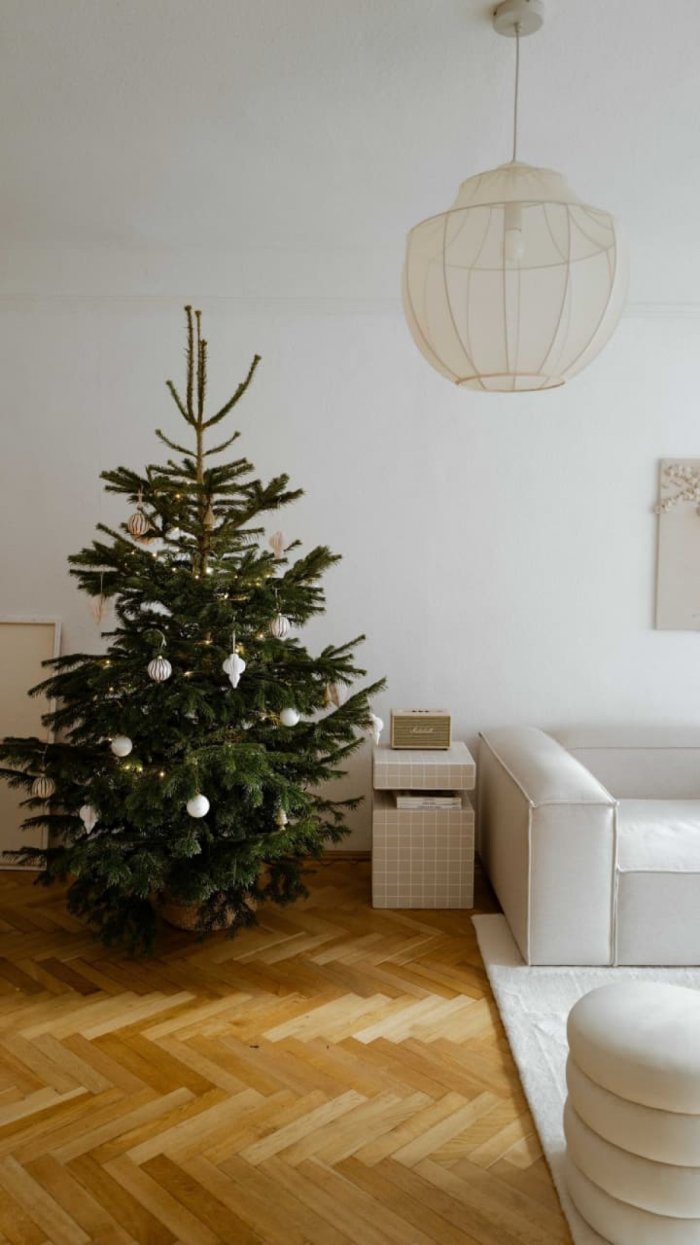 Стильное украшение елки 2021