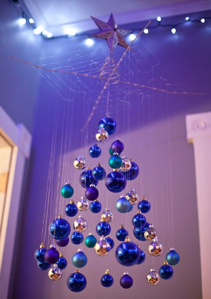 Новогодние украшения под потолок